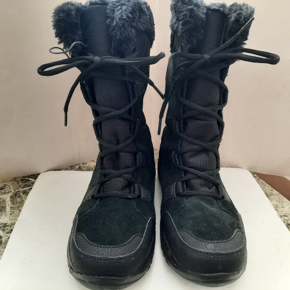 Columbia Women’s  Waterproof  Fur Winter Boots Size 8.   10 inches High.